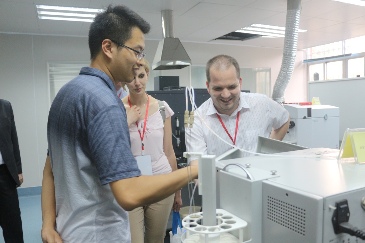 匈牙利学者与我校教师交流